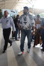 Abhishek Bachchan snapped at airport in Mumbai on 13th Dec 2015